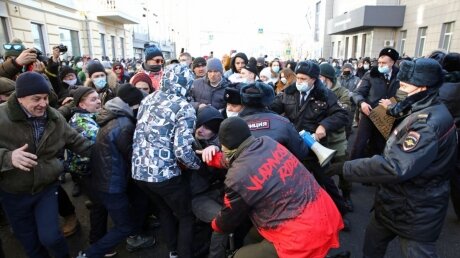 За неповиновение полиции во Владивостоке уже задержаны граждане