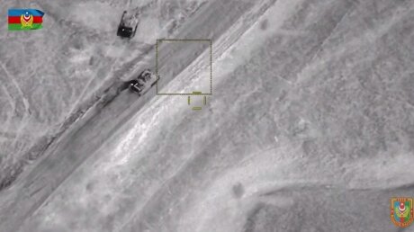 Азербайджан показал на видео уничтожение армянских танков в Карабахе