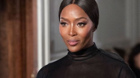 48-летняя модель Наоми Кэмпбелл стала мамой - свежие кадры новорожденного малыша