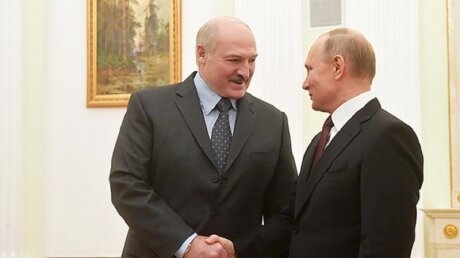 Лукашенко в день рождения Путина назвал его "надежным другом Белоруссии"
