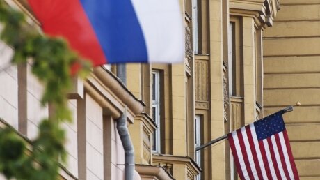 США закрывает оба генконсульства в РФ: Помпео озвучил причину 
