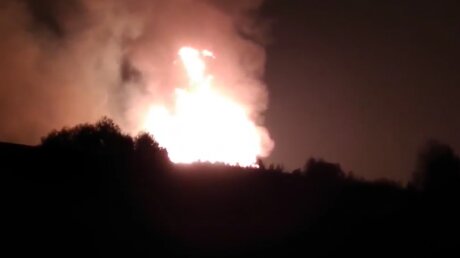 Столб огня 25 метров в высоту: в Подмосковье случился прорыв трубы газопровода – жуткие кадры