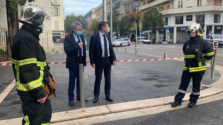 ​Неизвестный с ножом напал на прихожан в Ницце: СМИ озвучили первые подробности