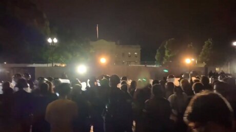 Видео осады Белого дома протестующими: беспорядки охватили Вашингтон и Лос-Анджелес