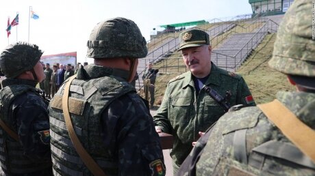 Лукашенко пообещал защищать Белоруссию "ценой своей жизни", предупредив Байдена