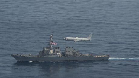 ВМС США показали маневры эсминцев "Дональд Кук" и "Портер" в Черном море