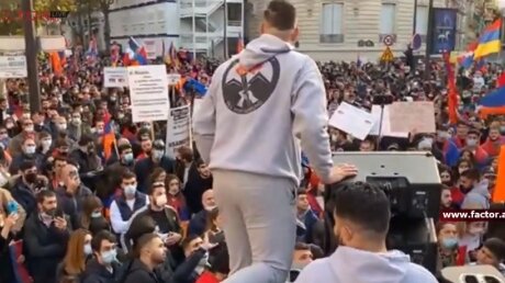 Армяне заполонили Париж и требуют признать независимость Карабаха