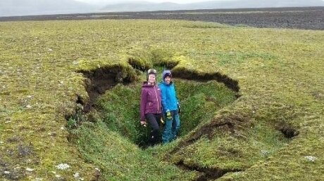 Небывалые процессы в Исландии: возле спящего вулкана образовались гигантские воронки 