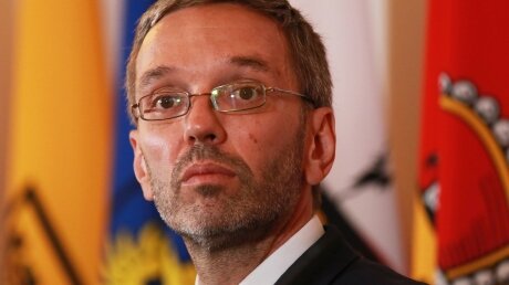 СМИ: главу МВД Австрии Кикля заподозрили в "тайной работе" на РФ – начато расследование