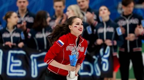 ​Команда Загитовой "бьет" команду Медведевой на льду с отрывом почти в 30 баллов