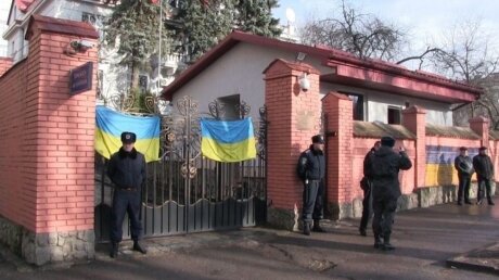 В МИД РФ потребовали от Киева извинений после нападения на генконсульство во Львове
