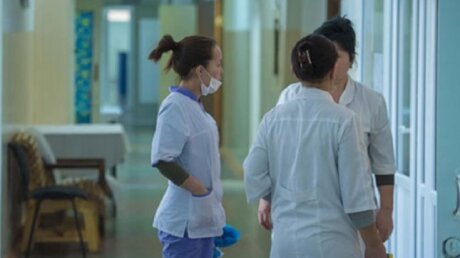 "Буйный" пациент с коронавирусом разнес "в щепки" палату в Севастопольской больнице
