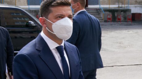 Зеленского оштрафовали в Хмельницком: президент Украины нарушил ограничения по COVID-19