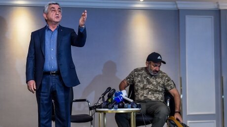 Саргсян обвинил Пашиняна в "готовности встать на колени" перед Алиевым