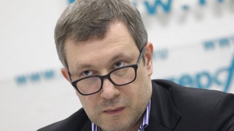 Чеснаков намекнул на возможность дальнейших мер РФ по Донбассу и дал совет Зеленскому 
