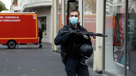 Во Франции новый теракт с ножом: кадры задержания нападавшего в Авиньоне