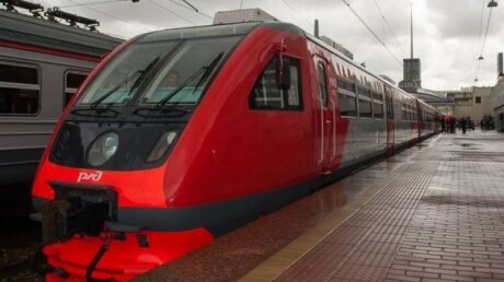 Столкновение поездов в Санкт-Петербурге: составы перевернуло, вырвав рельсы