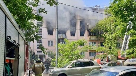 "Загорелись квартиры, начали выносить жильцов", - очевидцы рассказали подробности пожара после взрыва в Москве
