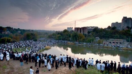 На празднование иудейского нового года в Умань прибывают десятки тысяч паломников-хасидов