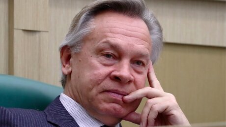 Пушков высмеял Гордона, "вырывающего кадык" резиновой кукле