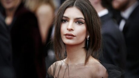 Эмили Ратаковски взбудоражила фанатов провокационным фото