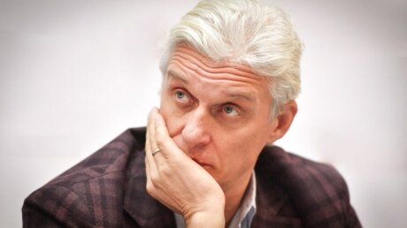 Полностью облысел: страдающий лейкемией Тиньков опубликовал первое фото после химиотерапии