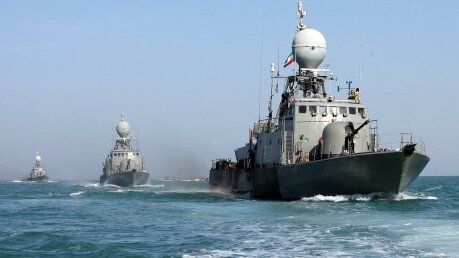 Иран вывел в Персидский залив сотни боевых кораблей на фоне напряженности с США