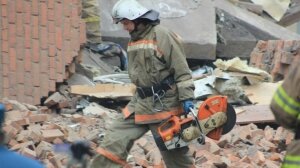 новости россии, новости перми, обрушение фасада жилого дома, подробности, пострадавшие, 11 июля, причина, фото, видео