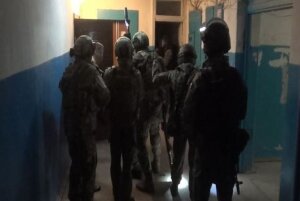 гагаринский район, севастополь, стрельба, злоумышленник, ружье, криминал, мвд россии, новости россии, новости крыма, штурм квартиры