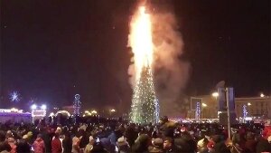 южно-сахалинск, пожар, елка, городская ель, новый год, мчс, причины пожара