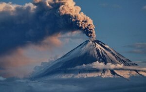 Россия, Камчатка, вулкан Ключевской, пепел, выброс, извержение 