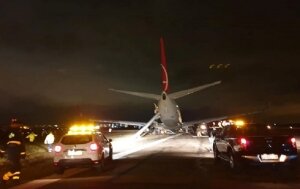 Украина, Одесса, аэропорт, Boeing 737 - 800, падение, крушение, авария, шасси, поломка, приземлился, Стамбул, пассажиры, свидетельства