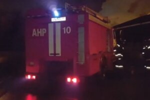 Москва, пожар, улица Амурская, склад, площадь возгорания, пожарники, связь, МЧС, смерть