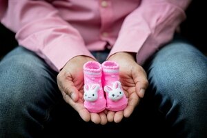 Финляндия беременный мужчина, рожать, общественность, женская консультация, трансгендер