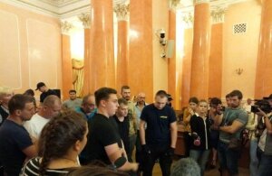 Одесса, Труханов, Украина, мэр Одессы, городской голова, происшествие, Виктория, 2 мая, Жученко, митинг, активисты, горсовет, мэрия, столкновение, протест, видео, кадры