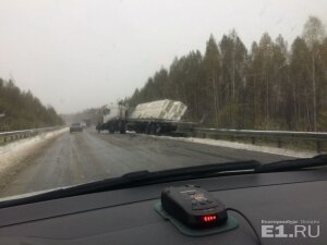 Екатеринбург, прицеп, фура, ДТП, погода, снег, ГИБДД, расчищать, дорога