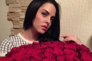 Эротика фото обнаженная голая девушка на столе Голые Девушки Осетии Интим Фото