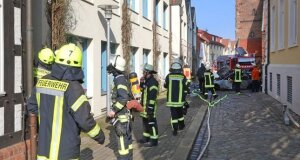 германия, беженцы, меркель, поджоги, центры помощи, бензиновые бомбы, зажигательные устройства, полиция, тюрингия, браденбург