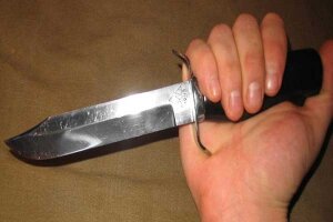 нижнекаменск, самоубийство, магазин, лента, кража, перерезал горло, охрана
