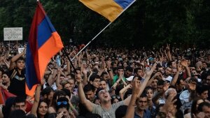 Ереван, Армения, вырубка деревьев, видео, кадры, митинг, протест, активисты, парк, мэрия, Маргарян, Пашинян, общество, политика, происшествия