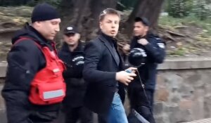Киев, Верховная Рада, Украина, протест, яйца, Алексей Гончаренко, видео