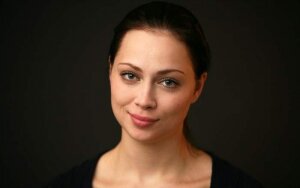 Настасья Самбурская, "Универ", Россия, шоу-бизнес, актриса, волосы, имидж, парикмахер, цвет