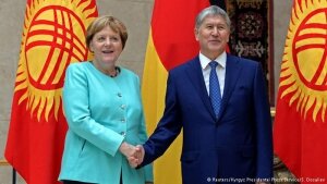 меркель, германия, политика, общество, киргизия, ес, финансирование, помощь