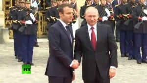 путин, макрон, версальский дворец, встреча, переговоры, рукопожатие, видео 