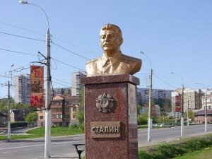 сургут, памятник сталину, городская администрация, демонтаж, снос, русский дух