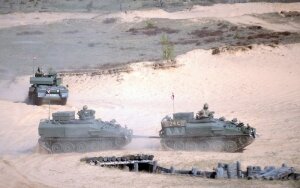 латвия, прибыла бронетехника, британия, ес, военная техника
