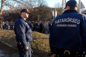 Венгрия, беженцы, охрана, оружие, мигранты, границы, общество, политика