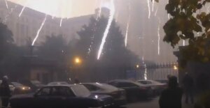 фейерверк, москва, искры, мгу, воробьевы, горы, машины, повреждение, фото, кадры