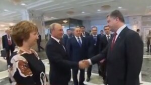 Рукопожатие Путина и Порошенко в Минске