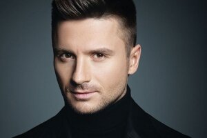 Лазарев, Интернет, певец, музыкант, памятник, Москва, Россия, РФ, столица России, Калашников, оружие, автомат, история, память, критика, пользователи, гомосуксуализм